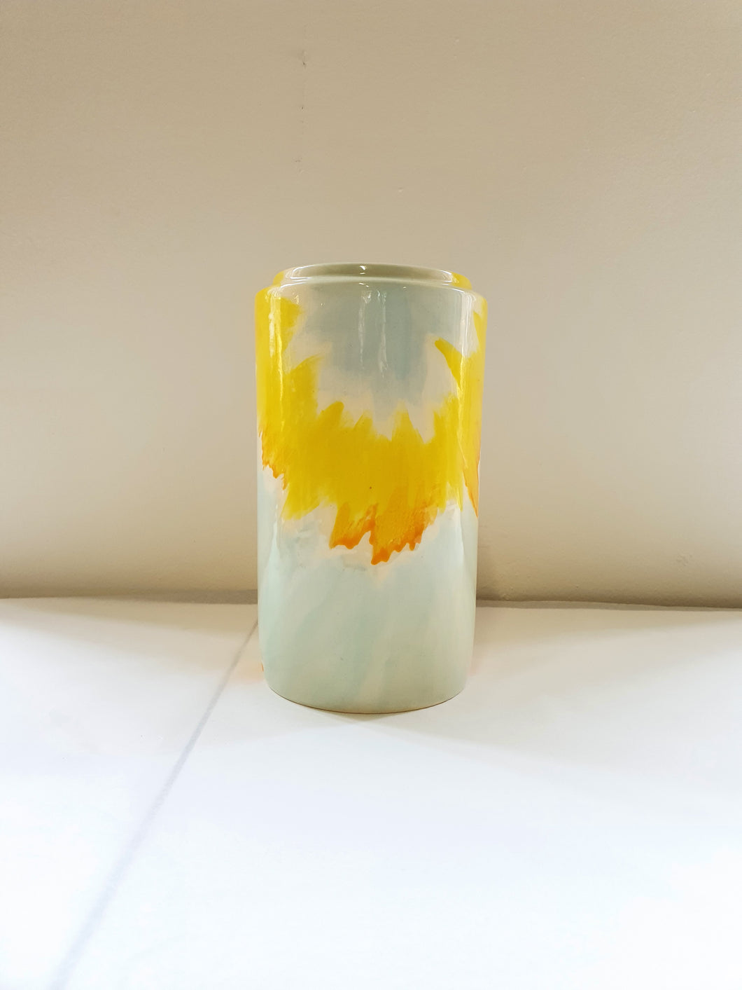 Elnaz Vase